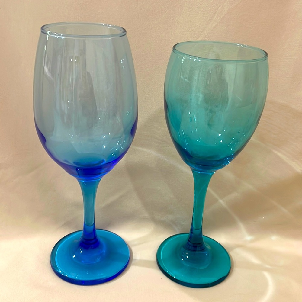 Vintage Set of 2 Blue Vintage Wine Glasses, Drink and Barware W1112